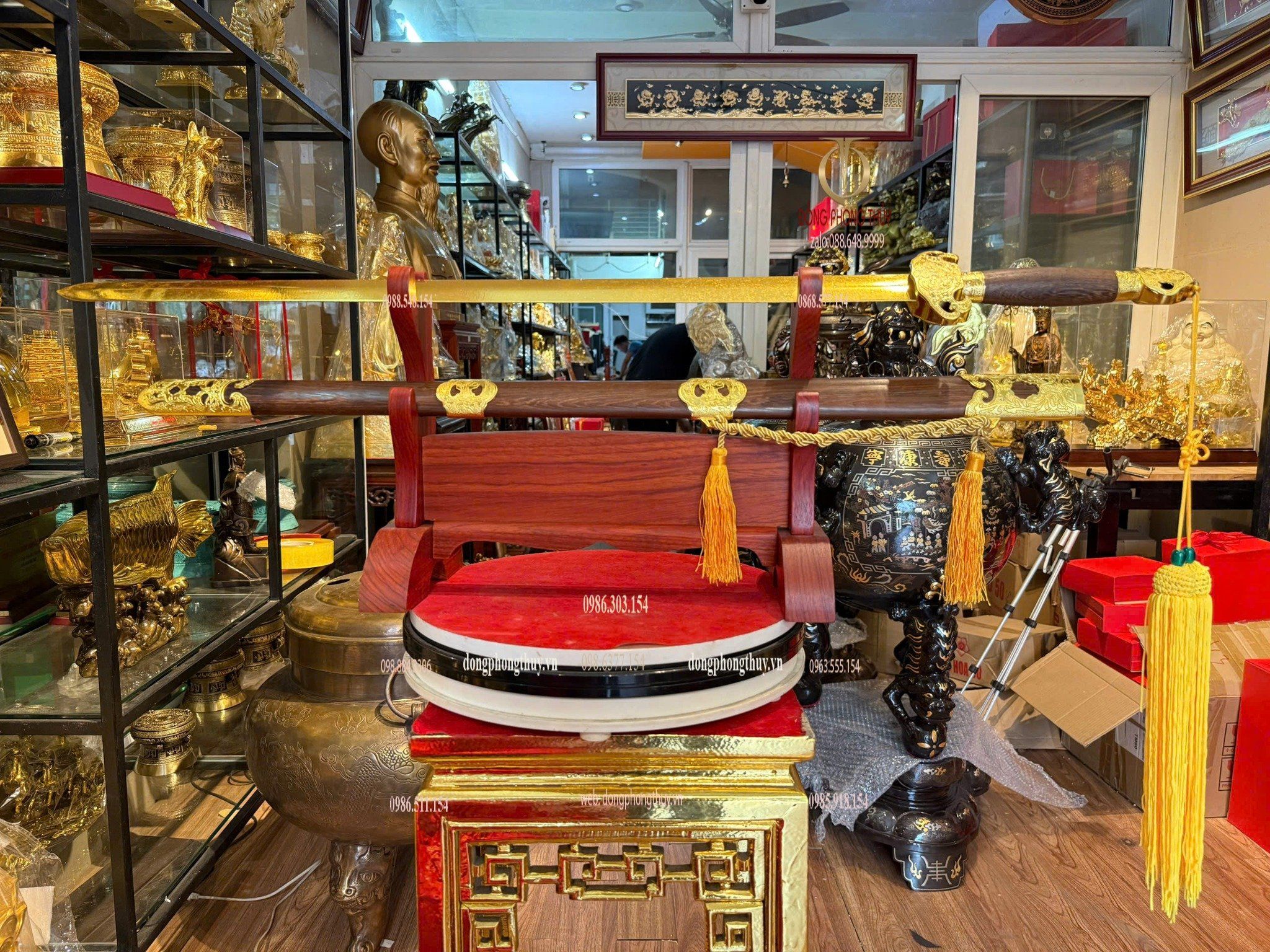 Kiếm phong thủy dát vàng