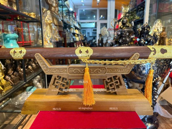 Kiếm phong thủy dát vàng