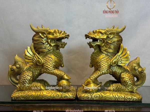 Đôi kỳ lân bằng đồng