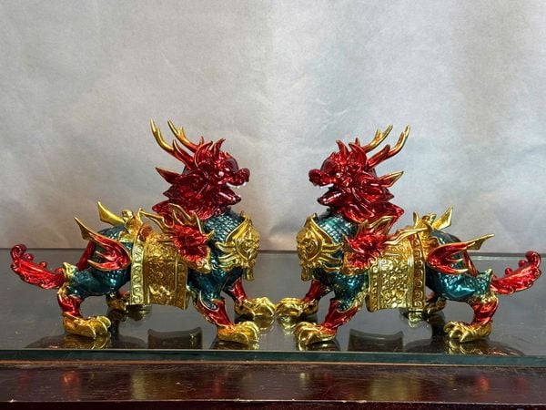 Đôi kỳ lân bằng đồng