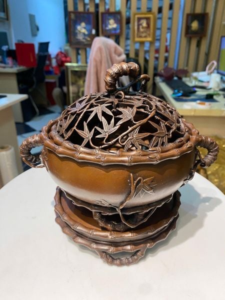 Lư đốt trầm kĩ tinh xảo màu patina ửng đỏ