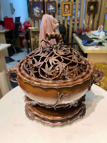 Lư đốt trầm kĩ tinh xảo màu patina ửng đỏ