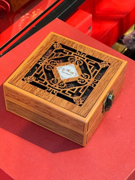 Lá bồ đề chữ Tâm bằng đồng mạ vàng 24k