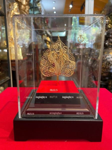 Lá bồ đề mạ vàng