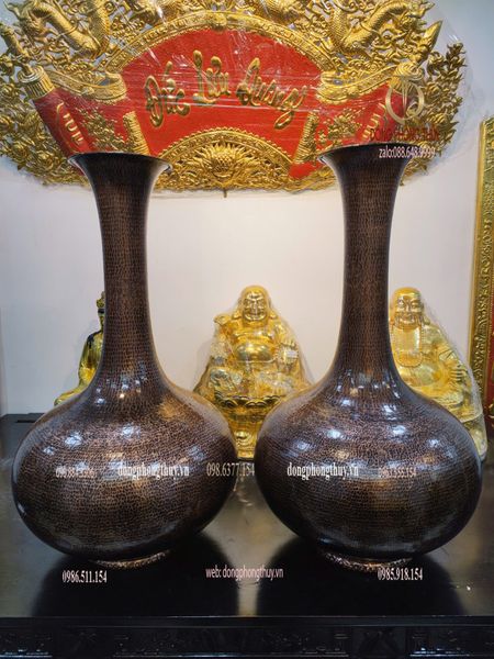 Đôi lọ hoa bằng đồng đỏ gò thủ công cao 81cm