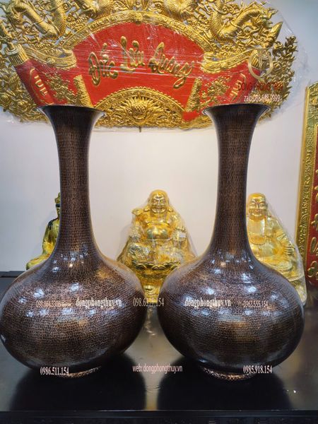 Đôi lọ hoa bằng đồng đỏ gò thủ công cao 81cm