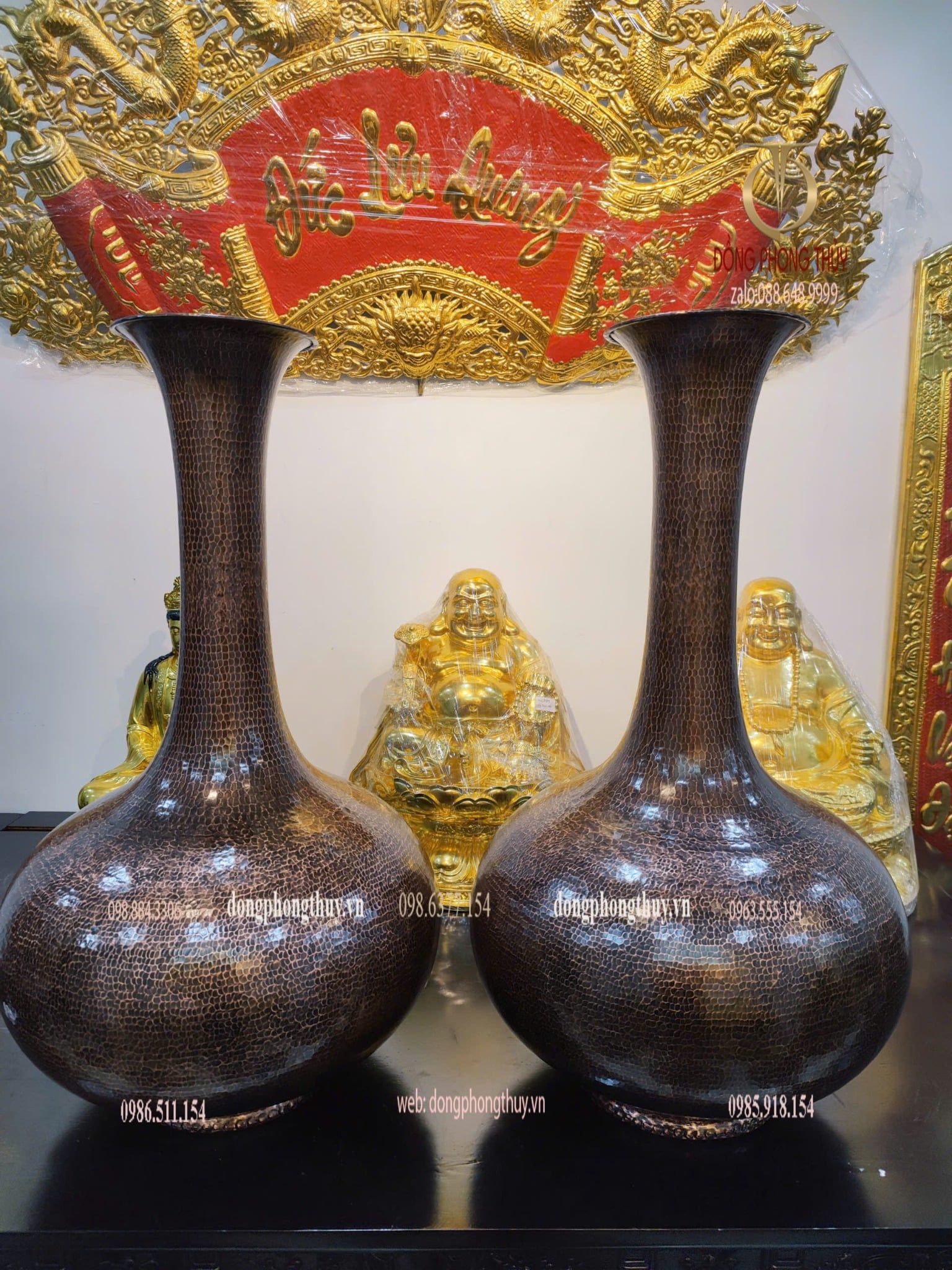 Đôi lọ hoa bằng đồng đỏ gò thủ công cao 81cm