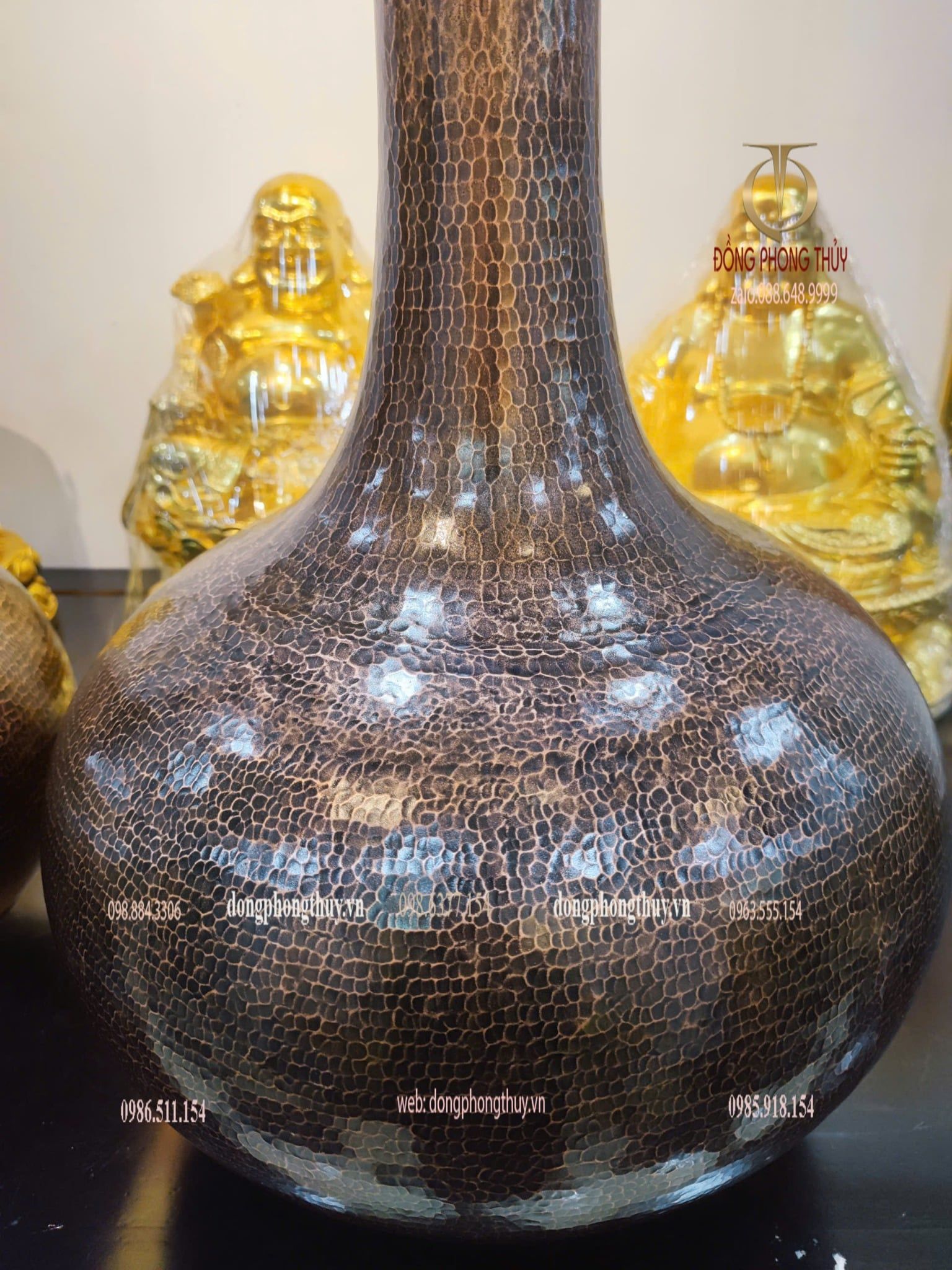 Đôi lọ hoa bằng đồng đỏ gò thủ công cao 81cm