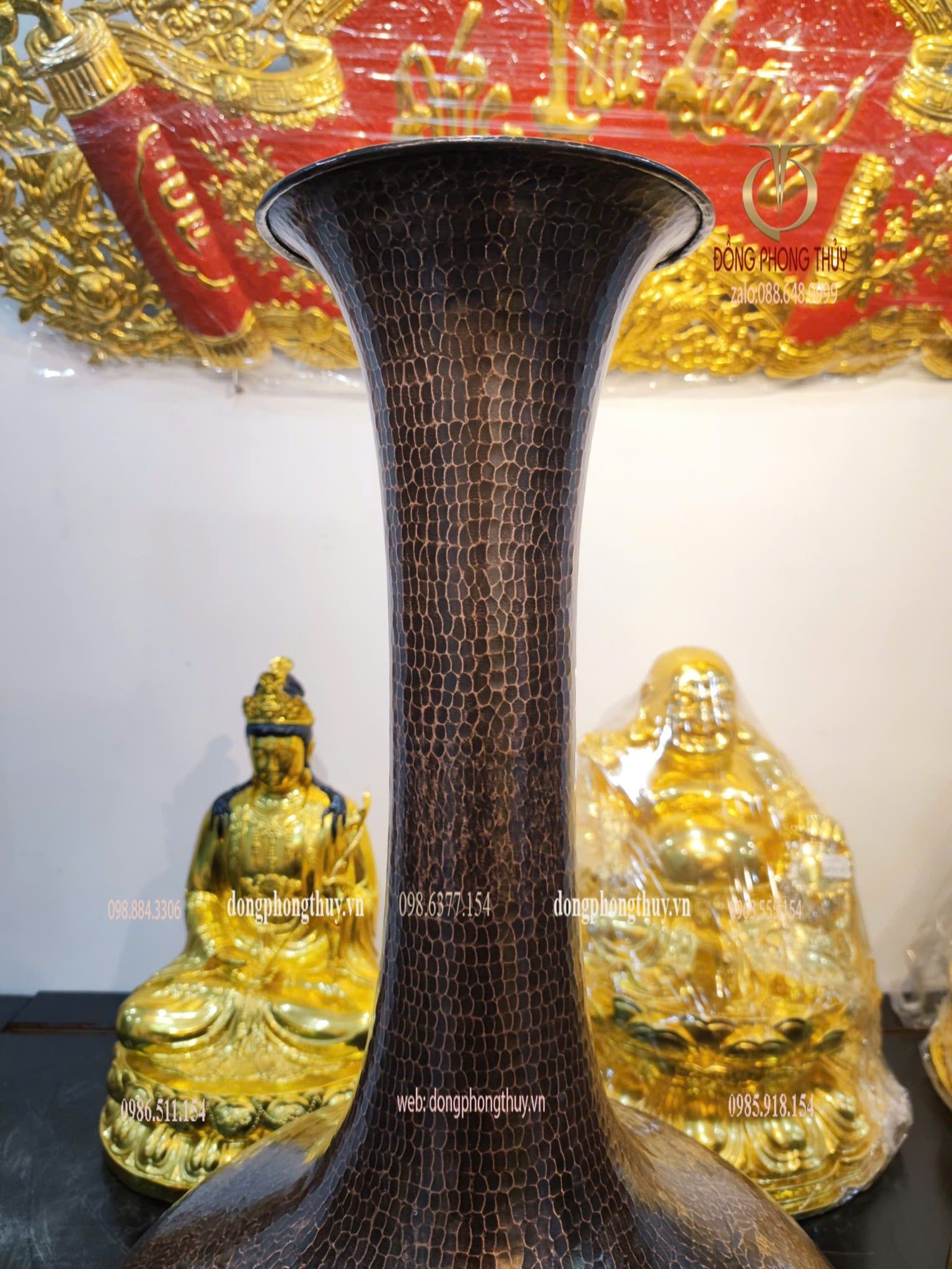 Đôi lọ hoa bằng đồng đỏ gò thủ công cao 81cm