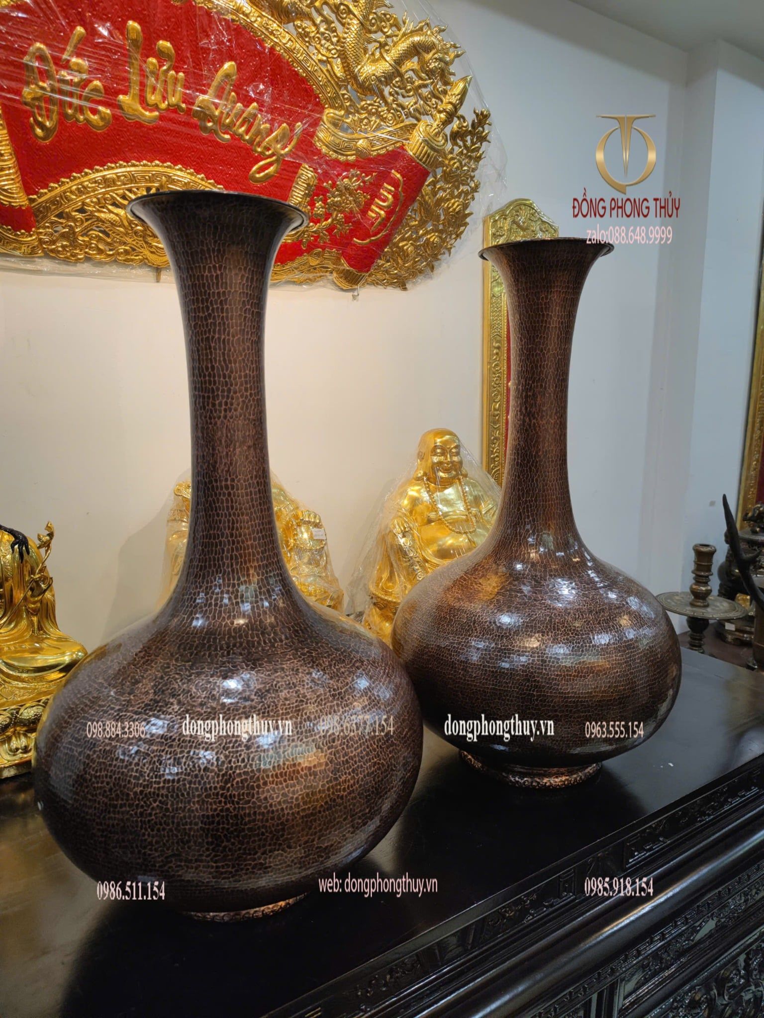 Đôi lọ hoa bằng đồng đỏ gò thủ công cao 81cm