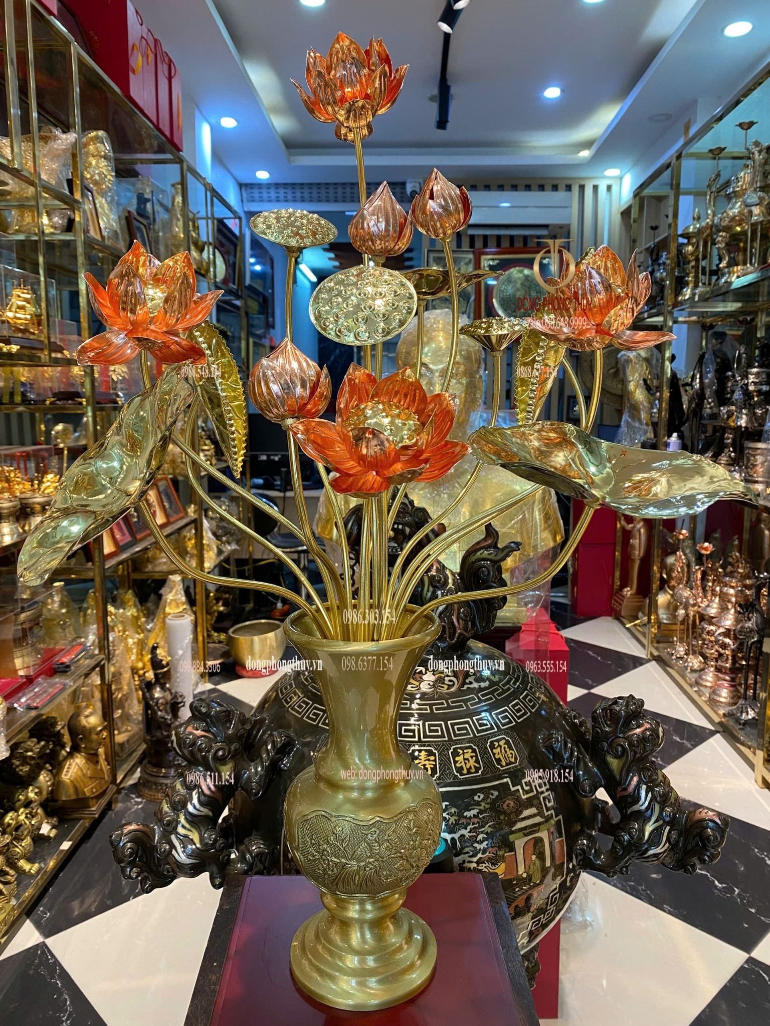 Lọ hoa + hoa sen 15 cành cao 70cm