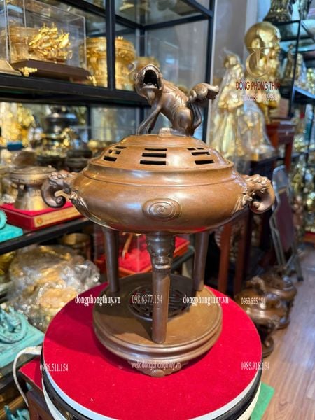 Lư đốt trầm thân mây tai voi chân thẳng