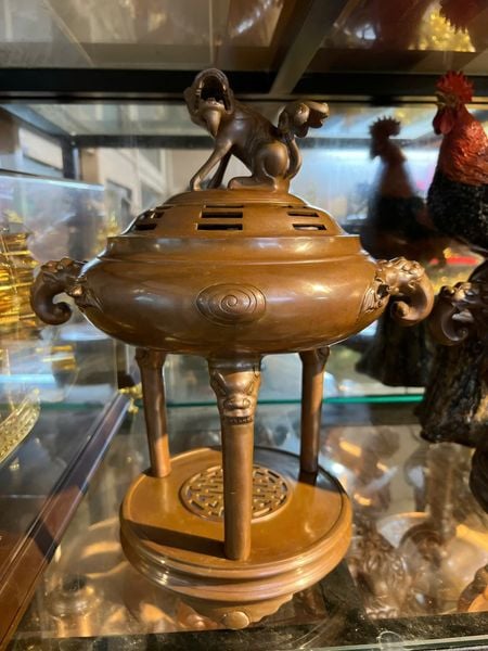 Lư đốt trầm thân mây tai voi chân thẳng