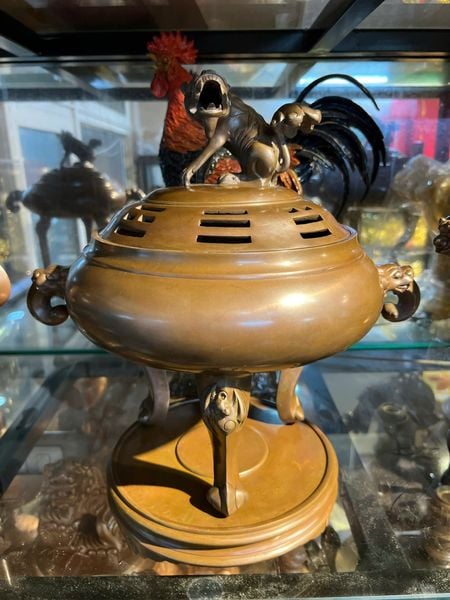 Lư đốt trầm tai voi chân dơi Cao 40, đk đế 22, đk bụng 34 nặng 8,2kg