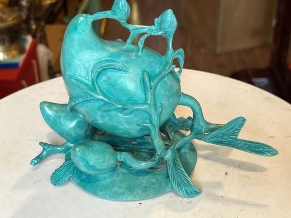 Lư đốt trầm quả đào mẫu cổ patina xanh ngọc lục bích