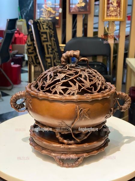 Lư đốt trầm kĩ tinh xảo màu patina ửng đỏ