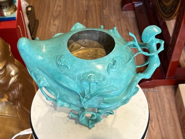 Lư đốt trầm quả đào mẫu cổ patina xanh ngọc lục bích
