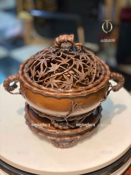 Lư đốt trầm kĩ tinh xảo màu patina ửng đỏ