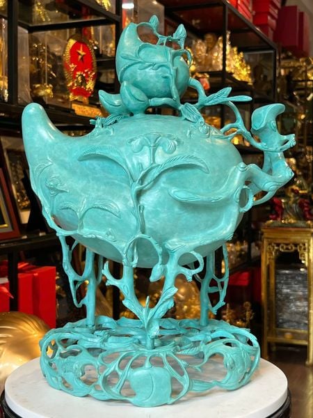 Lư đốt trầm quả đào mẫu cổ patina xanh ngọc lục bích