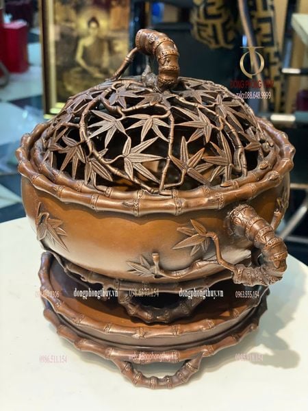 Lư đốt trầm kĩ tinh xảo màu patina ửng đỏ