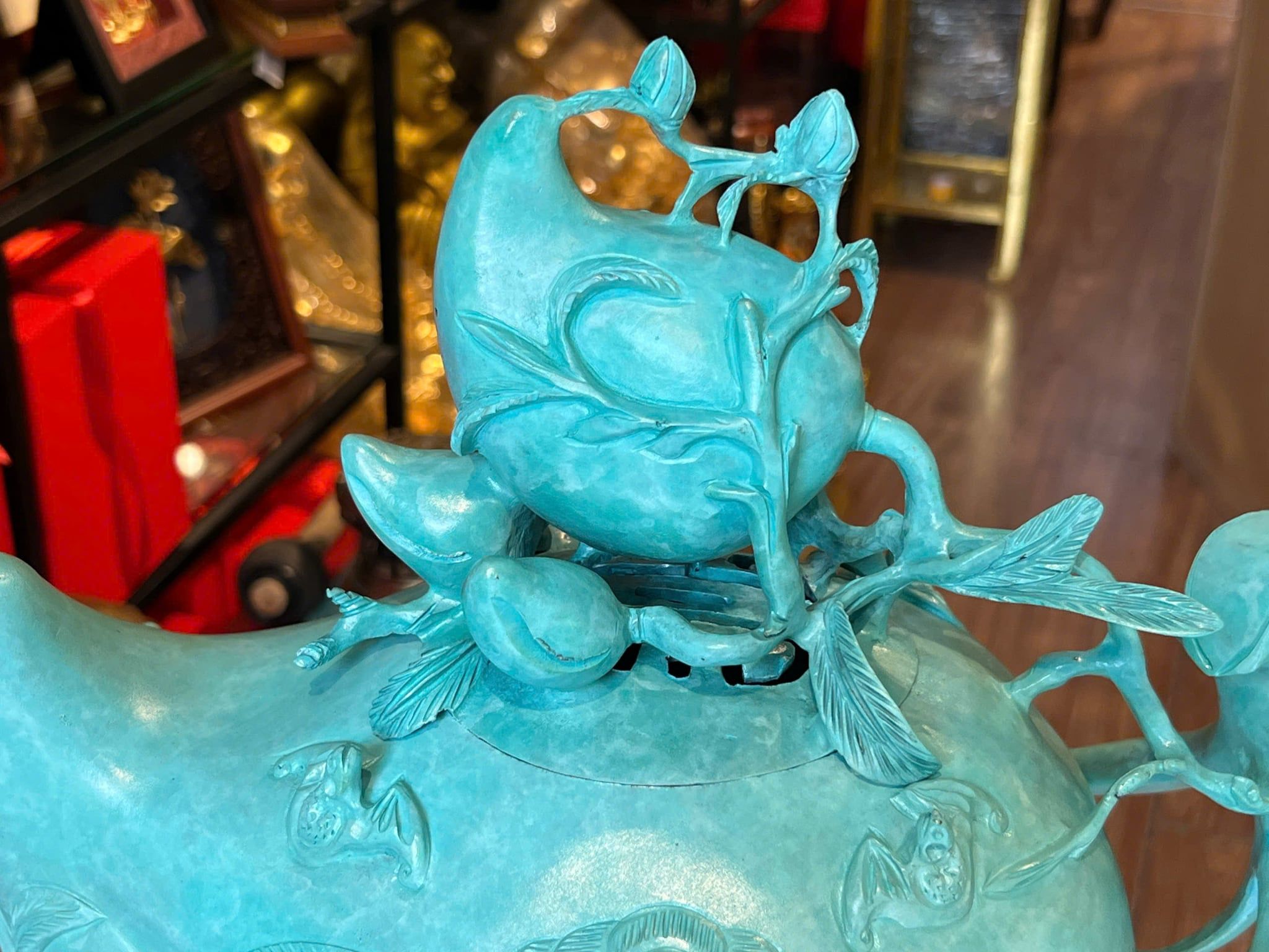 Lư đốt trầm quả đào mẫu cổ patina xanh ngọc lục bích