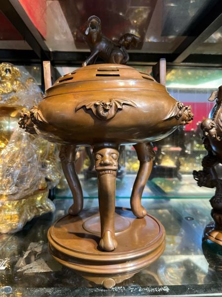 Lư xông trầm thân dơi tai xanh chân cong Cao 40, đk đế 22, đk bụng 33 nặng 9kg