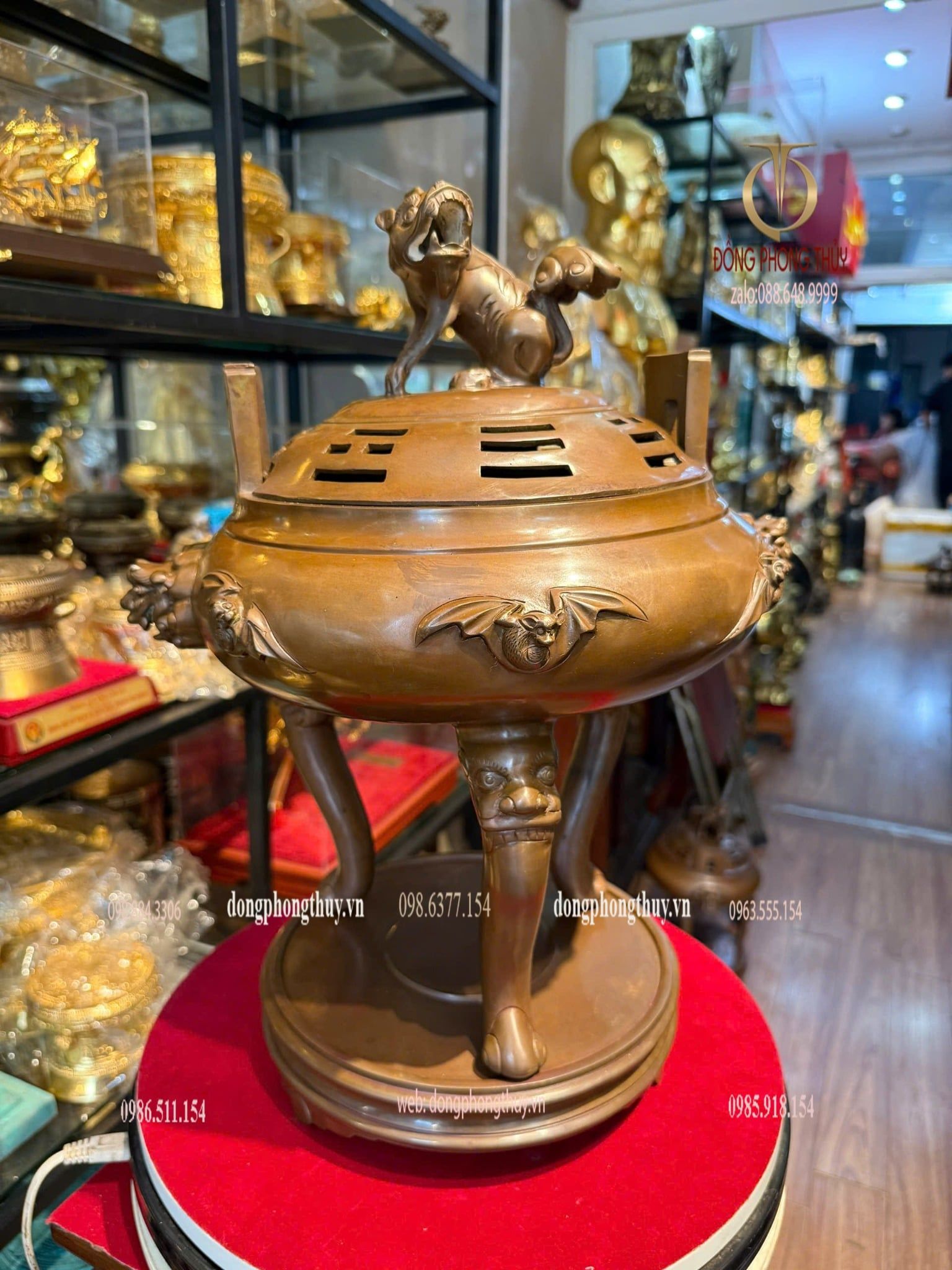 Lư xông trầm thân dơi tai xanh chân cong Cao 40, đk đế 22, đk bụng 33 nặng 9kg