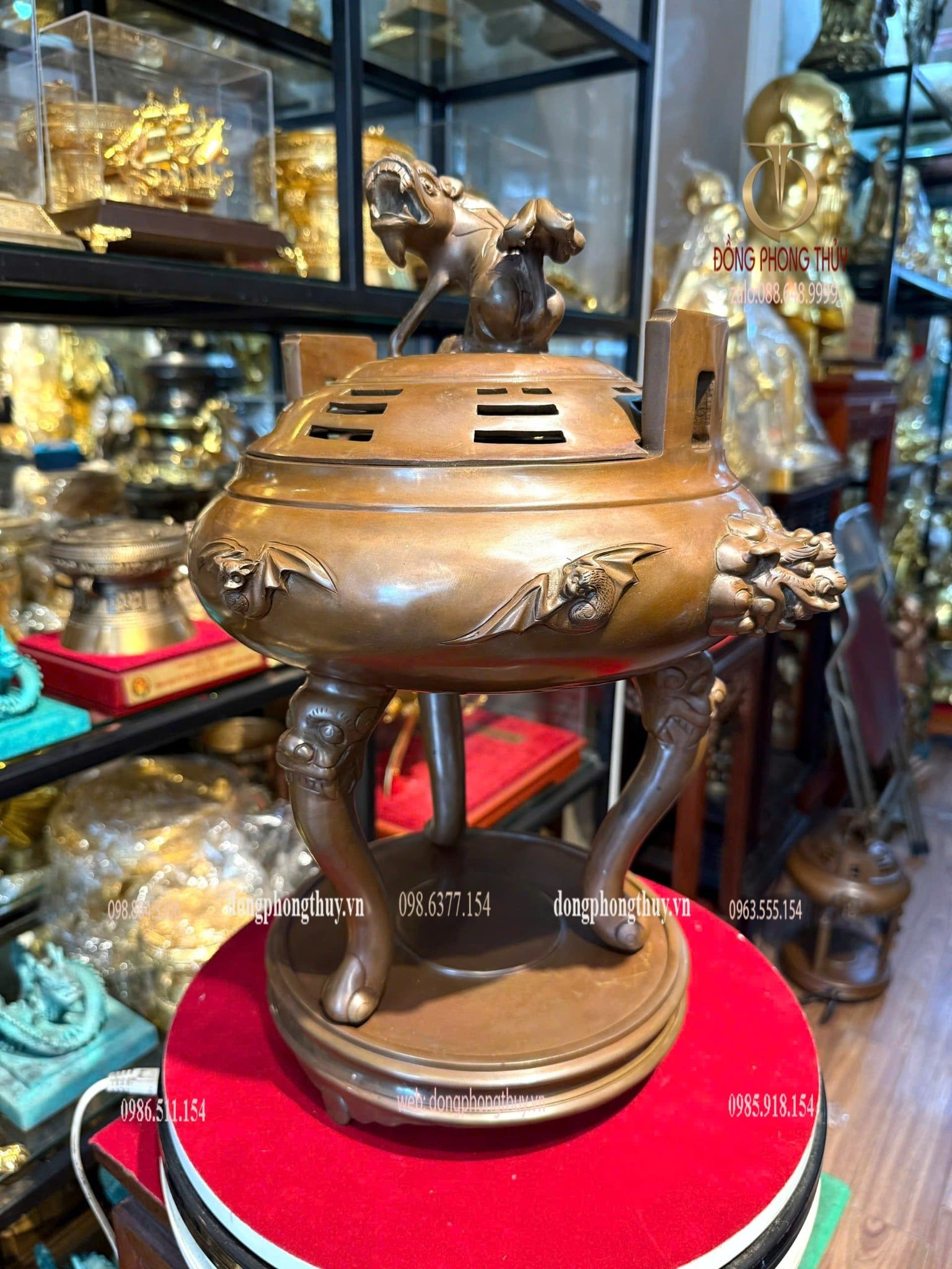 Lư xông trầm thân dơi tai xanh chân cong Cao 40, đk đế 22, đk bụng 33 nặng 9kg