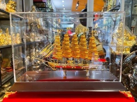 Mô hình thuyền buồm mạ vàng 24k