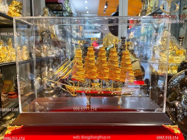 Mô hình thuyền buồm mạ vàng 24k