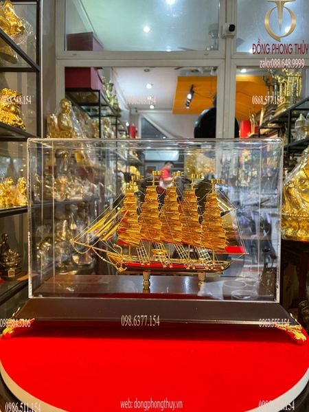 Mô hình thuyền buồm mạ vàng 24k