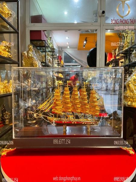 Mô hình thuyền buồm mạ vàng 24k