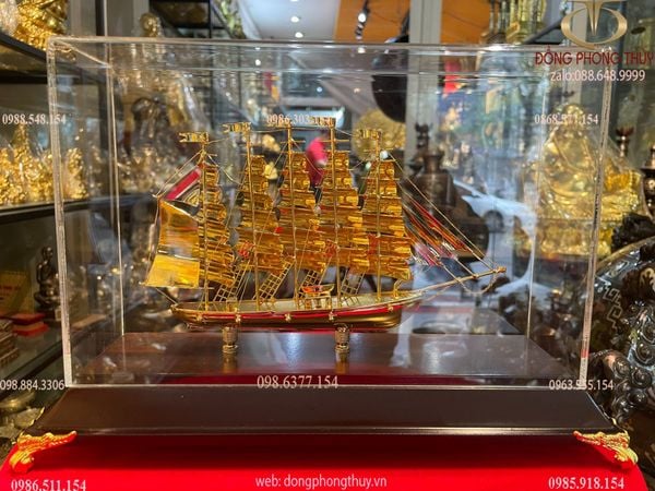 Mô hình thuyền buồm mạ vàng 24k