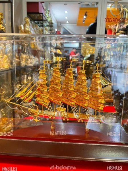 Mô hình thuyền buồm mạ vàng 24k