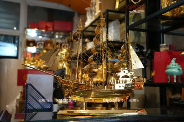 Mô hình thuyền buồm bằng đồng mạ vàng 24k