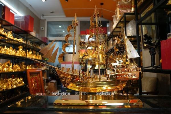 Mô hình thuyền buồm bằng đồng mạ vàng 24k