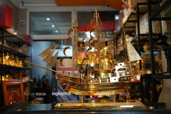 Mô hình thuyền buồm bằng đồng mạ vàng 24k
