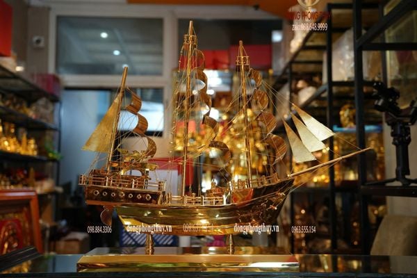 Mô hình thuyền buồm bằng đồng mạ vàng 24k