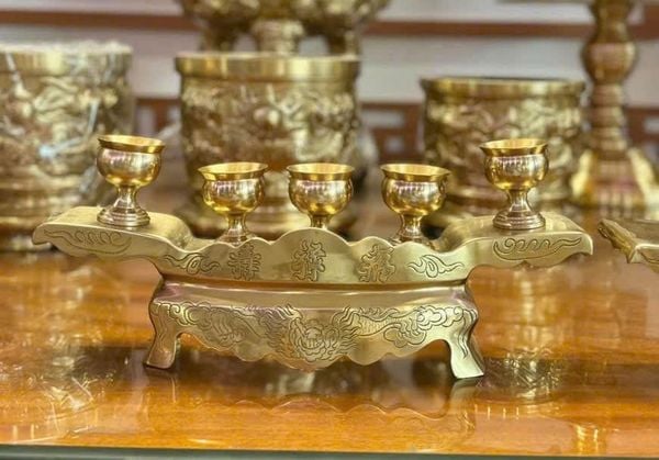 Ngai thờ bằng đồng cát tút 5 chén