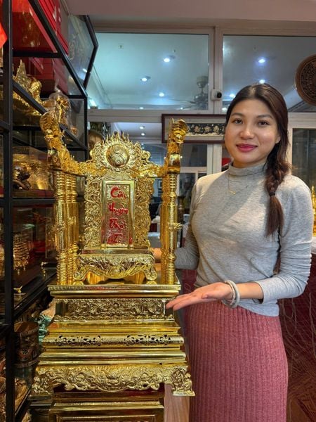 Ngai thờ + bài vị thờ dát vàng