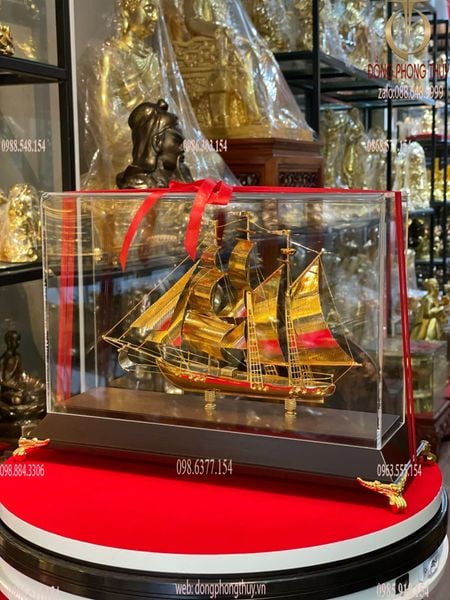 Mô hình thuyền buồm mạ vàng 24k