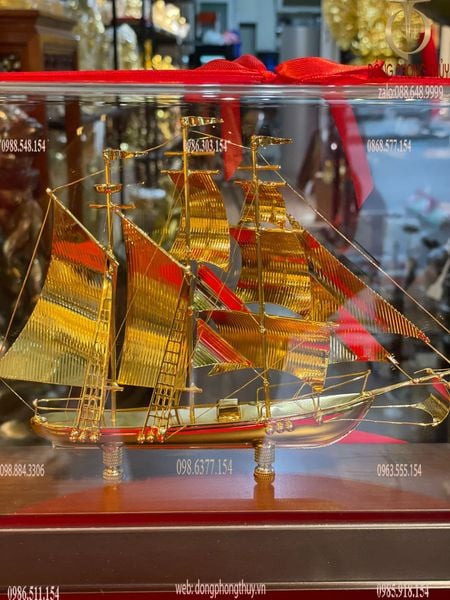Mô hình thuyền buồm mạ vàng 24k