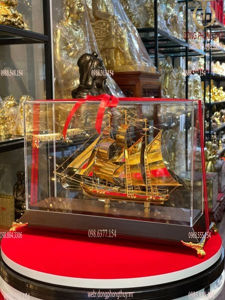 Mô hình thuyền buồm mạ vàng 24k