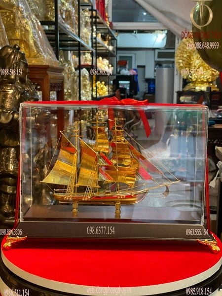 Mô hình thuyền buồm mạ vàng 24k