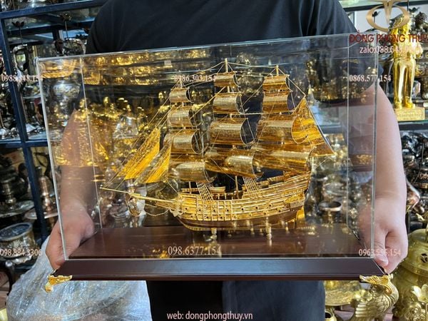 Mô hình thuyền buồm mạ vàng 24k