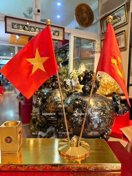 Quà tặng sếp mạ vàng: Ống bút cột cờ bằng đồng mạ vàng 24k