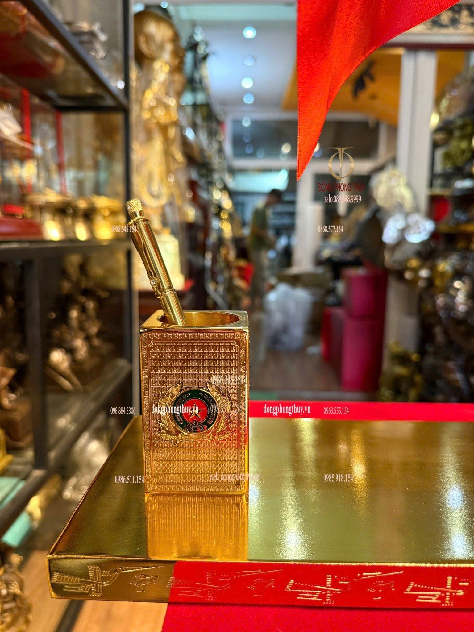 Ống bút cột cờ bằng đồng mạ vàng 24k