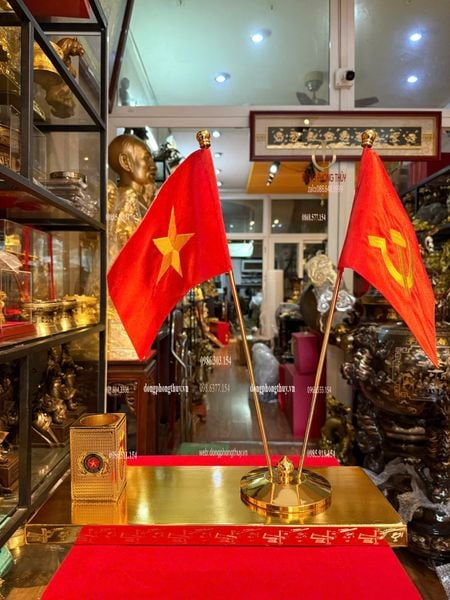 Quà tặng sếp mạ vàng: Ống bút cột cờ bằng đồng mạ vàng 24k