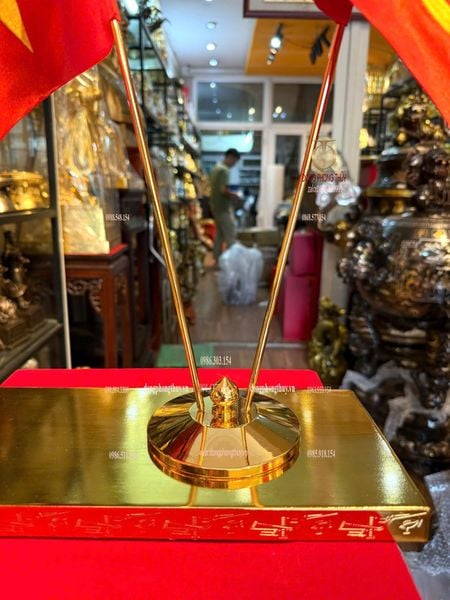 Quà tặng sếp mạ vàng: Ống bút cột cờ bằng đồng mạ vàng 24k