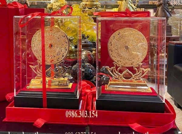 Quà lưu niệm: đĩa trống đồng lưu niệm để bàn dát vàng 24k